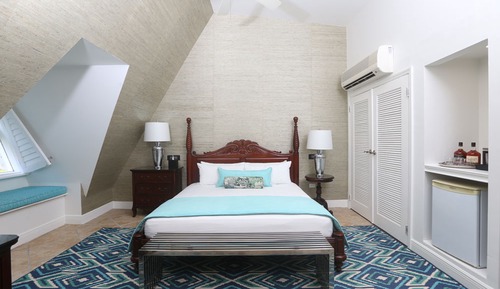 Suite, 1 King Bed with Sofa bed, Garden View