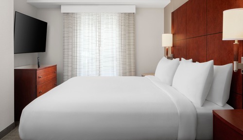 Suite, 1 King Bed with Sofa bed (Mobility/Hearing Access, Roll-in Shwr)