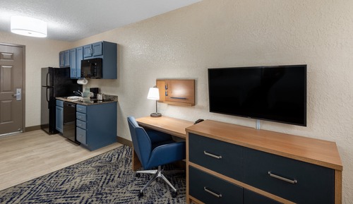 Studio Suite, 1 Queen Bed, Accessible (Mobil Roll Shwr)