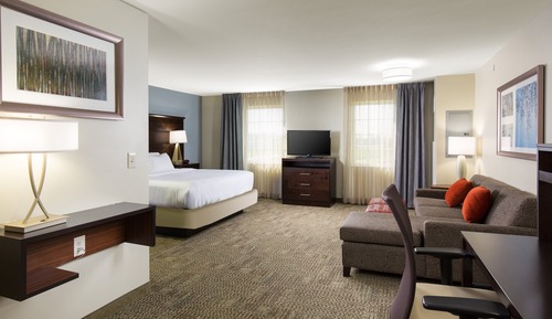 Studio Suite, 1 King Bed, Kitchen
