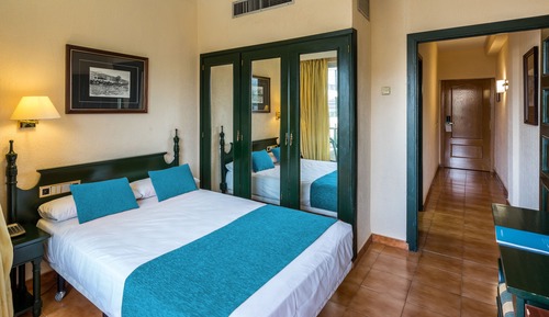 Habitación doble vista Teide (3 Adultos + 1 Niño)