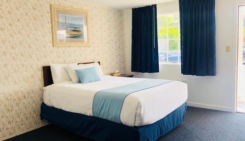 Studio, 1 Queen Bed, Kitchen