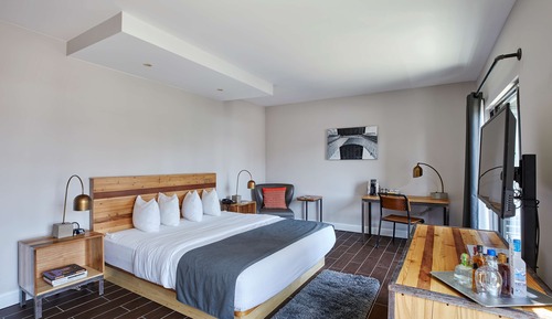 Superior Room, 1 King Bed, Balcony