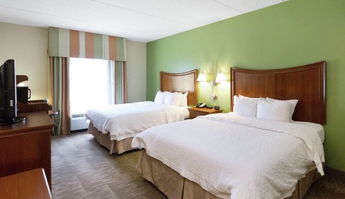 Standard room with two queen beds