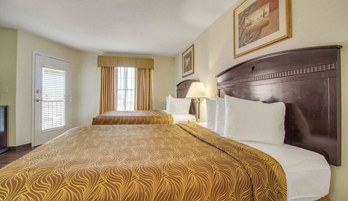Suite, 2 Queen Beds, Non Smoking
