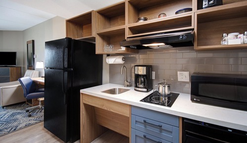 Room, 1 Queen Bed, Accessible (Roll-In Shower)