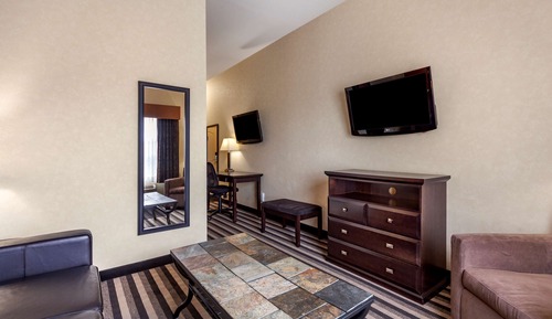 Standard Room, 1 Queen Bed, Non Smoking, Refrigerator & Microwave