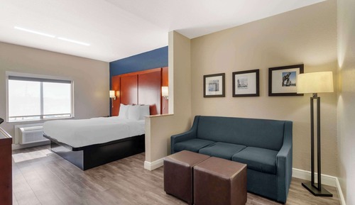 Suite, 1 King Bed, Non Smoking