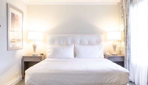 1 KING 1 BEDROOM ACCESSIBLE TUB SUITE RENOVATED WITH SLEEPER SOFA