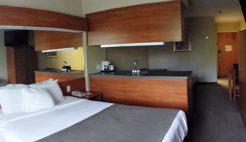 Studio Suite, 1 Queen Bed, Accessible, Non Smoking (Mobility)