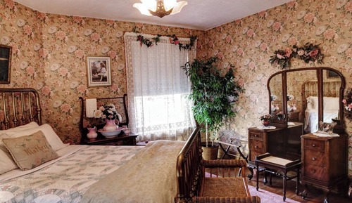 Family Room, Multiple Beds, Private Bathroom (The Maid's Quarters) Pet Friendly