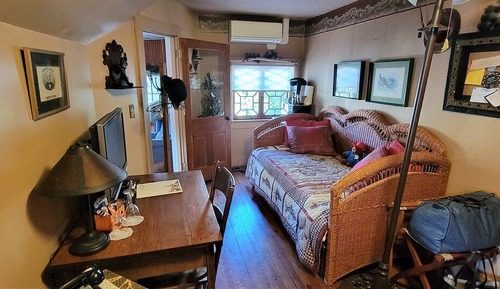Executive Single Room, 2 Bedrooms, Private Bathroom (The Governor's Suite) Pet Friendly