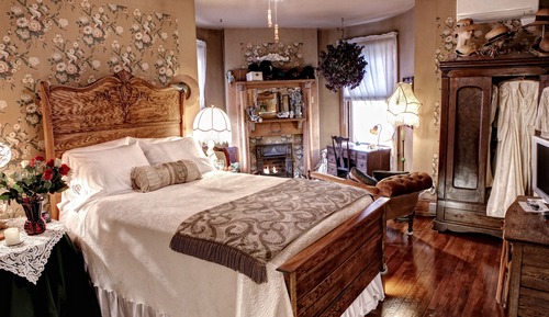 Romantic Room, 1 Queen Bed, Private Bathroom (Anne's Room) Not Pet Friendly