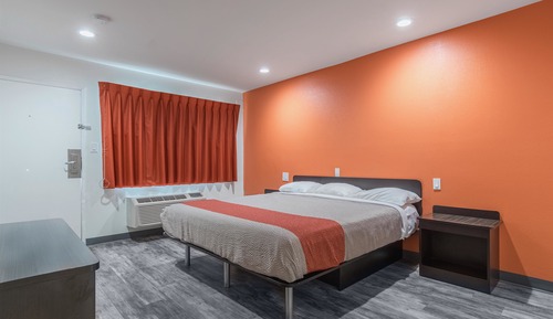 Standard Room, 1 King Bed, Smoking