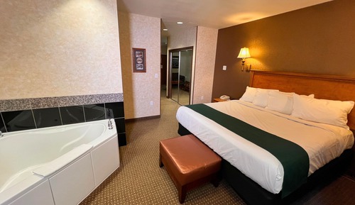 Luxury King Suite, Jetted Tub