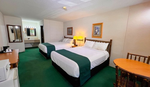 Room, 2 Queen Beds (Country Rustic)