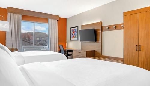 Suite, 2 Queen Beds, Accessible Bathtub (Communications)