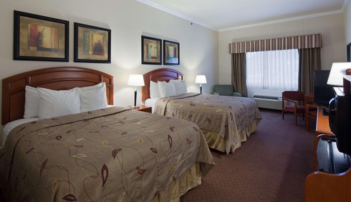 Standard Room, 2 Queen Beds, Accessible, Bathtub