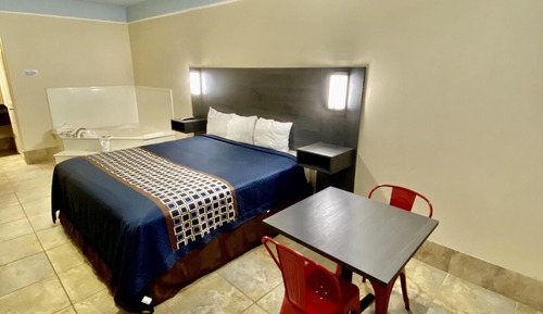 King Jacuzzi Suite