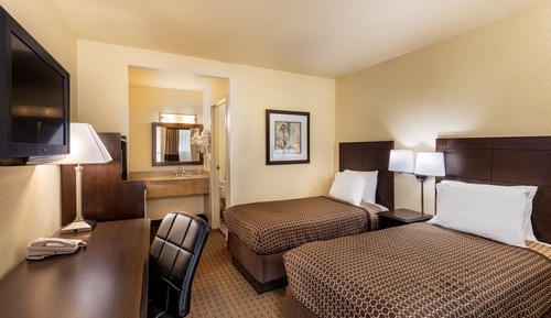 Twin Room (Two Twin Beds)