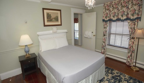 Standard Double Room, Ensuite (The Inn 5 Queen (no pets))