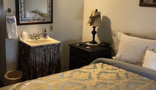 Room (Room #8, Queen Bed)