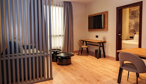 Suite (5)