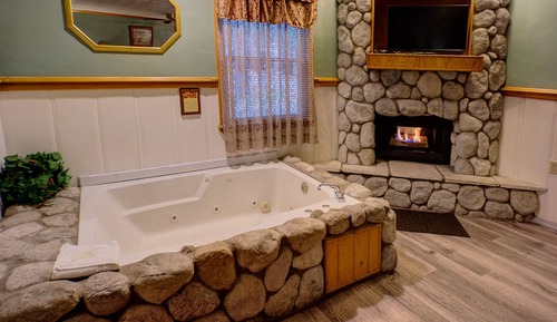 Standard Room, 1 King Bed, Jetted Tub