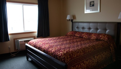 Economy Room, 1 King Bed, Smoking