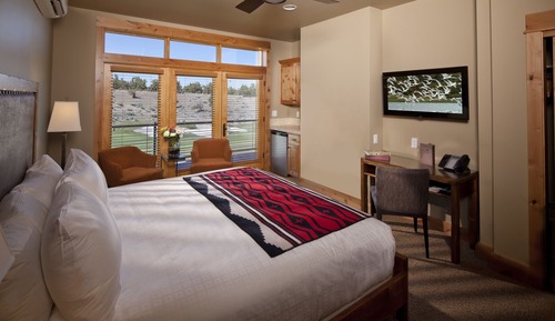 Deluxe Room, 1 King Bed (King Guestroom)