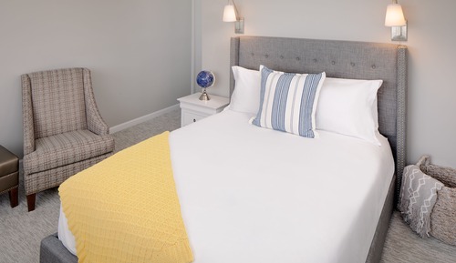 Deluxe Room, 1 Queen Bed (04 Orient Point)