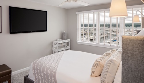 Deluxe Room, 1 Queen Bed (06 New London Ledge)