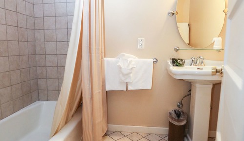 Room, Non Smoking, Private Bathroom (King Room)
