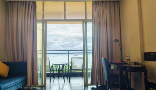 180 degree ocean double bed room