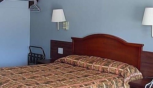 One queen bed non smoking