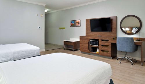 Room, 2 Queen Beds, Accessible, Non Smoking
