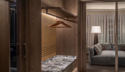 Deluxe King Suite