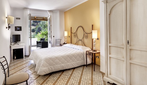 Classic Double Room, Terrace, Garden View
