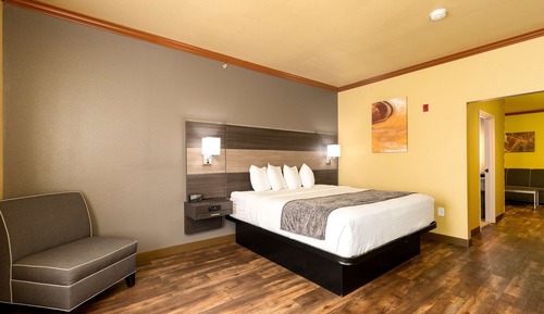 Suite, 1 King Bed with Sofa bed, Non Smoking, Kitchenette (with Sofabed)