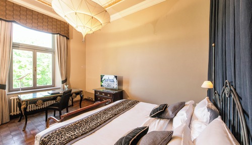 Luxury Suite