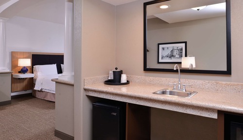 Suite, 1 King Bed, Non Smoking, Corner