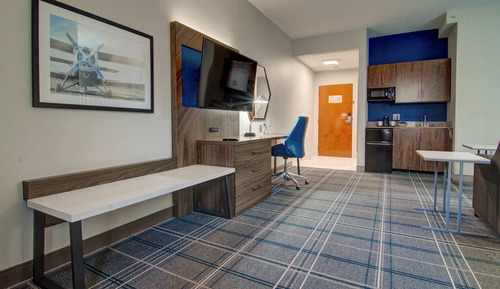 Suite, 1 King Bed, Non Smoking, Microwave