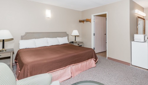Standard Room, 1 King Bed, Accessible