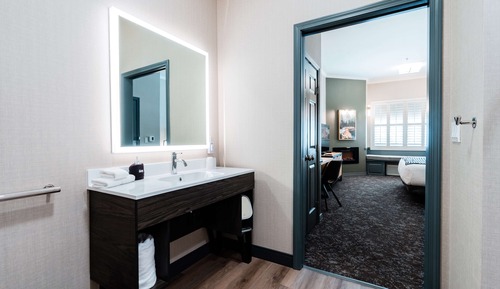 Room, 1 King Bed, Accessible, Bathtub (Mobility)