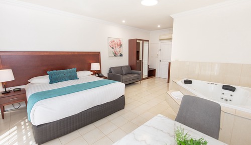 King Spa Suite