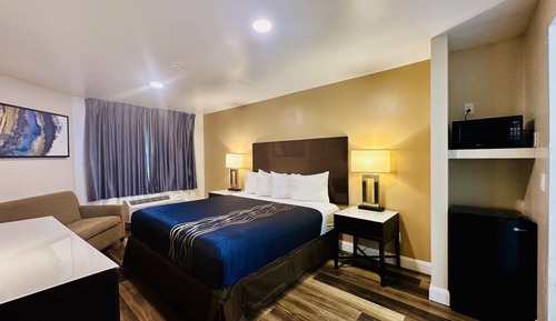 Standard Room, 1 King Bed
