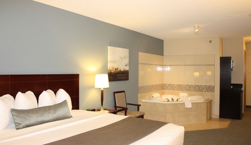 Standard Room, 1 King Bed, Non Smoking, Jetted Tub (Oversized Room)