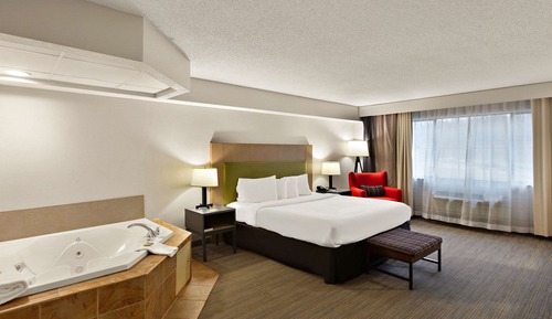 Suite, 1 King Bed, Non Smoking, Jetted Tub