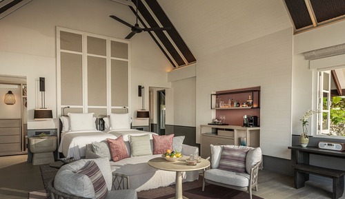Premier Bungalow, 1 King Bed, Oceanfront