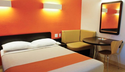 Deluxe Room, 1 Queen Bed, Smoking, Refrigerator